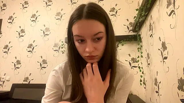 Snapshot of AshleyEady chatting on 10.16.25 AshleyEady online show from 10.16.25