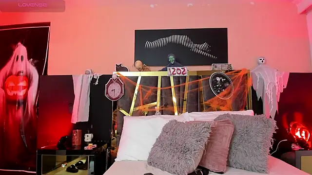 ScarletTorres online show from 10.27.25