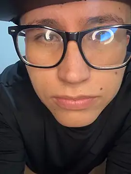 Snapshot of Kurtxxx22 chatting on 11.06.25 Kurtxxx22 online show from 11.06.25