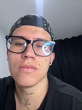 Snapshot of Kurtxxx22 chatting on 11.09.25 Kurtxxx22 online show from 11.09.25