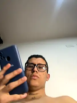 Snapshot of Kurtxxx22 chatting on 11.10.25 Kurtxxx22 online show from 11.10.25