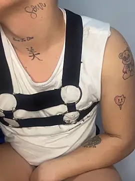 Snapshot of Kurtxxx22 chatting on 11.25.25 Kurtxxx22 online show from 11.25.25