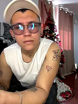 Snapshot of Kurtxxx22 chatting on 12.01.25 Kurtxxx22 online show from 12.01.25