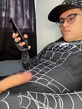 Snapshot of Kurtxxx22 chatting on 12.16.25 Kurtxxx22 online show from 12.16.25