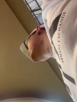 Snapshot of Kurtxxx22 chatting on 12.17.25 Kurtxxx22 online show from 12.17.25