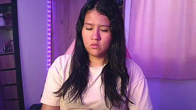 Oliviawatson1 online show from 11.23.25