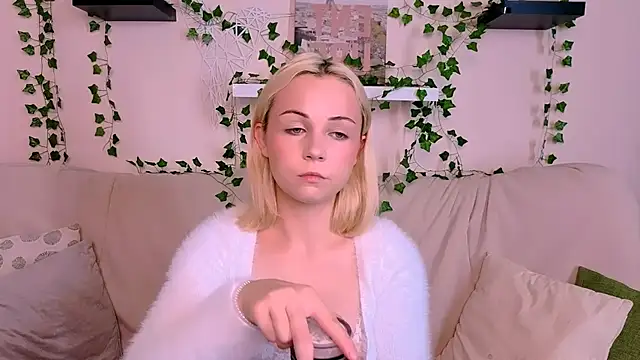 Charlotte Colinss online show from 09.25.25