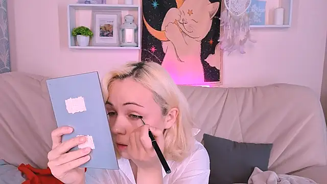 Charlotte Colinss online show from 10.02.25