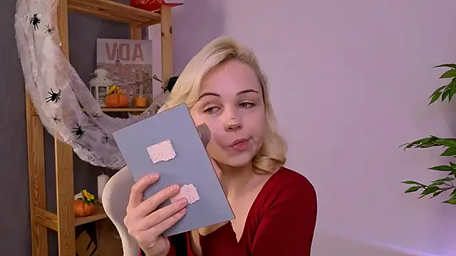 Charlotte Colinss online show from 10.28.25