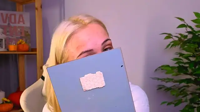 Charlotte Colinss online show from 11.05.25