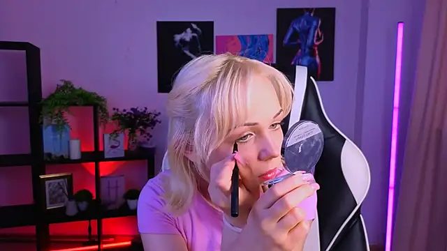 Charlotte Colinss online show from 04.04.26