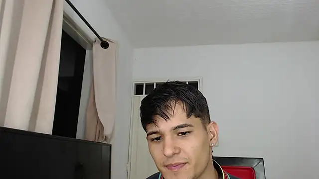Snapshot of Alex_mojica chatting on 10.10.25 Alex mojica online show from 10.10.25