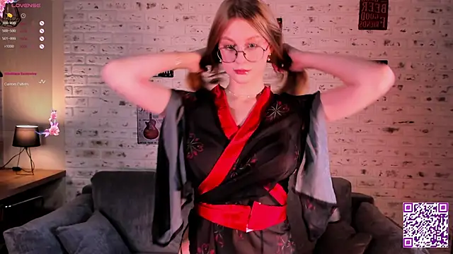 Kiki Stacy online show from 11.06.25