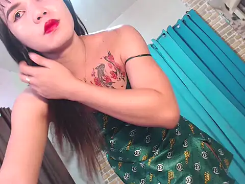 Snapshot of hottest_sarn chatting on 11.16.25 hottest sarn online show from 11.16.25