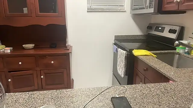 prettyykitty22 online show from 10.28.25