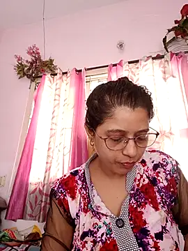 Snapshot of thanusi_2 chatting on 10.22.25 thanusi 2 online show from 10.22.25