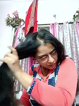 Snapshot of thanusi_2 chatting on 10.26.25 thanusi 2 online show from 10.26.25