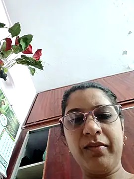 Snapshot of thanusi_2 chatting on 11.14.25 thanusi 2 online show from 11.14.25