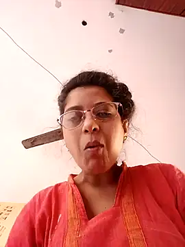 Snapshot of thanusi_2 chatting on 11.16.25 thanusi 2 online show from 11.16.25