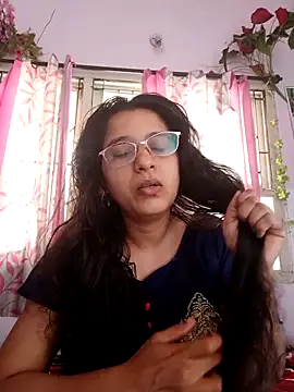 Snapshot of thanusi_2 chatting on 11.23.25 thanusi 2 online show from 11.23.25