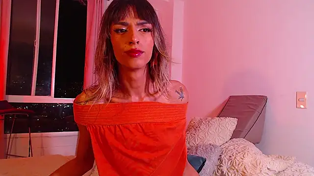 Snapshot of Theevae chatting on 10.16.25 Theevae online show from 10.16.25