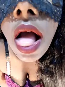 kameeliya99 online show from 10.26.25