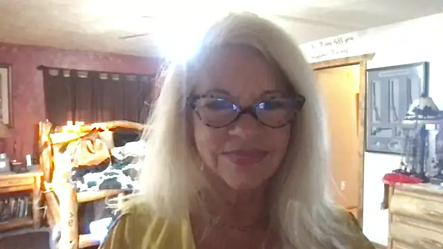 Snapshot of SubMissOlivia chatting on 01.09.26 SubMissOlivia online show from 01.09.26