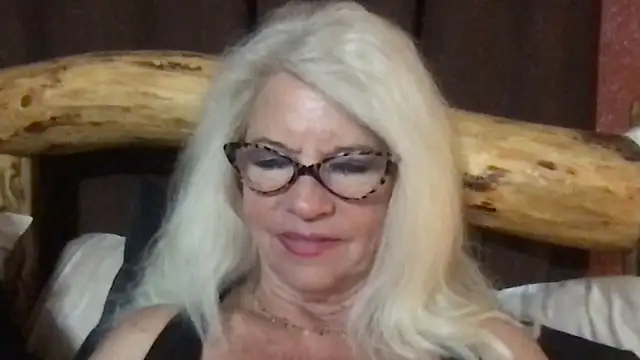 Snapshot of SubMissOlivia chatting on 01.15.26 SubMissOlivia online show from 01.15.26