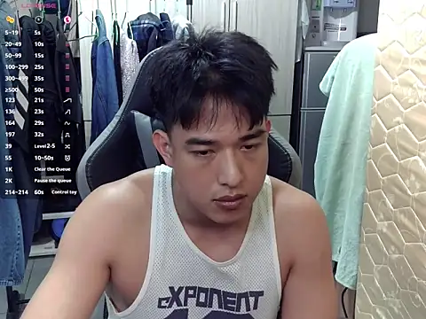 Snapshot of hunterXhan chatting on 05.19.26 hunterXhan online show from 05.19.26