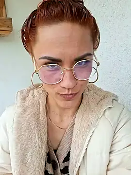 SlimBellaa online show from 10.21.25