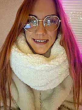 SlimBellaa online show from 10.28.25