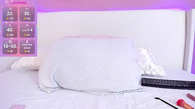 Snapshot of _Saandy chatting on 12.04.25 Saandy online show from 12.04.25