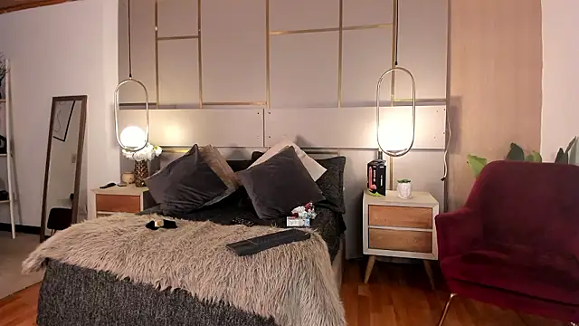 Lina Montclair online show from 02.24.26