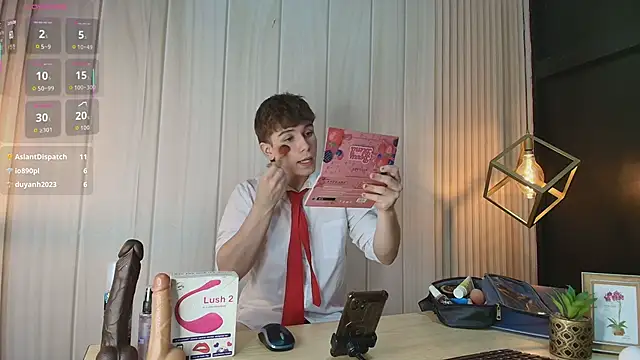 TaylerWhite online show from 10.06.25