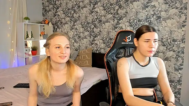 Laila Blarr online show from 12.04.25