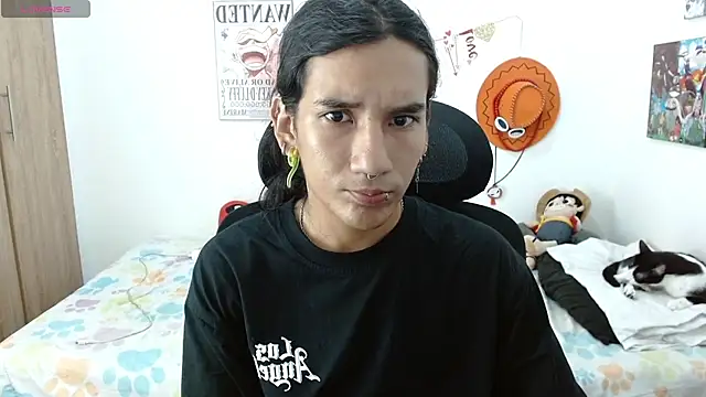 Snapshot of Max0n_ chatting on 11.08.25 Max0n online show from 11.08.25