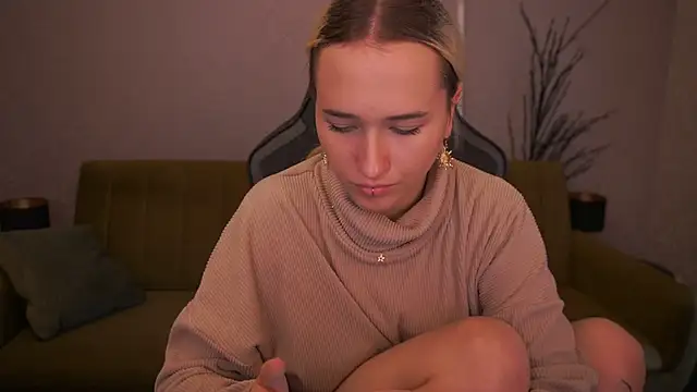 LilElfie online show from 10.12.25