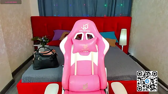 Snapshot of Mia_E1fie chatting on 02.08.26 Mia E1fie online show from 02.08.26