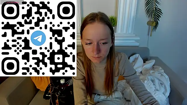 Snapshot of Mia_E1fie chatting on 02.10.26 Mia E1fie online show from 02.10.26