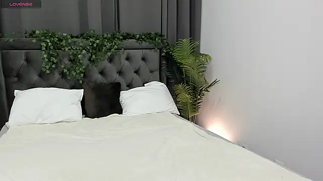 cute luucy online show from 11.25.25