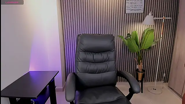 Missnaomi  online show from 09.28.25
