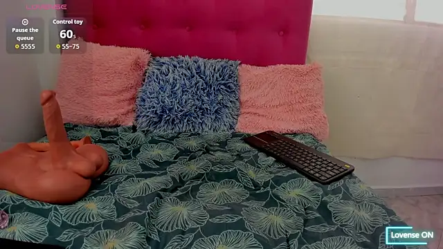 Snapshot of Veronica_mellerr chatting on 02.28.26 Veronica mellerr online show from 02.28.26