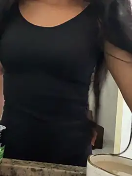 Snapshot of fannymendes chatting on 10.02.25 fannymendes online show from 10.02.25