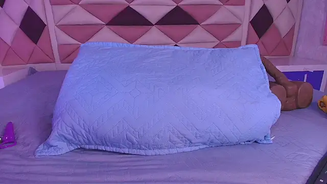 valecastro  online show from 09.08.25