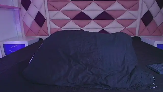 valecastro  online show from 09.18.25