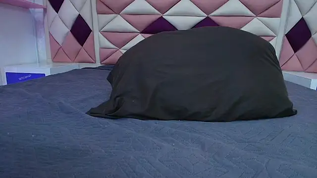 valecastro  online show from 10.10.25