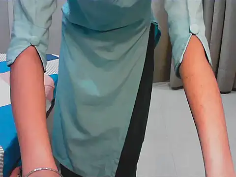 Snapshot of elize__ chatting on 09.30.25 elize   online show from 09.30.25