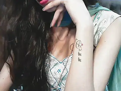 Snapshot of elize__ chatting on 10.08.25 elize   online show from 10.08.25