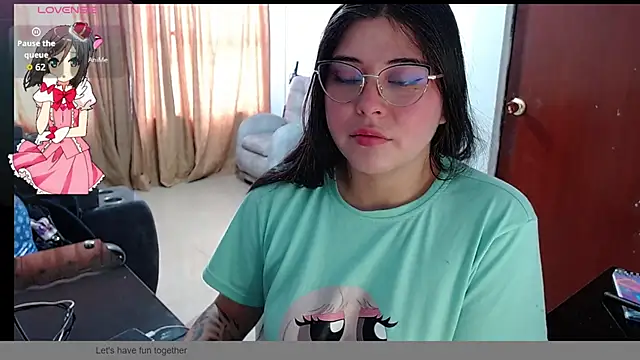 Snapshot of Hanna-11 chatting on 09.24.25 Hanna-11 online show from 09.24.25