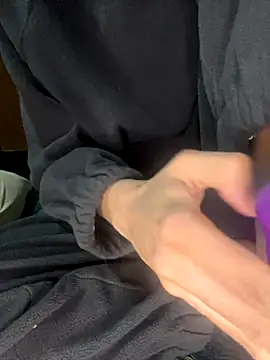 Snapshot of sunset24 chatting on 11.27.25 sunset24 online show from 11.27.25